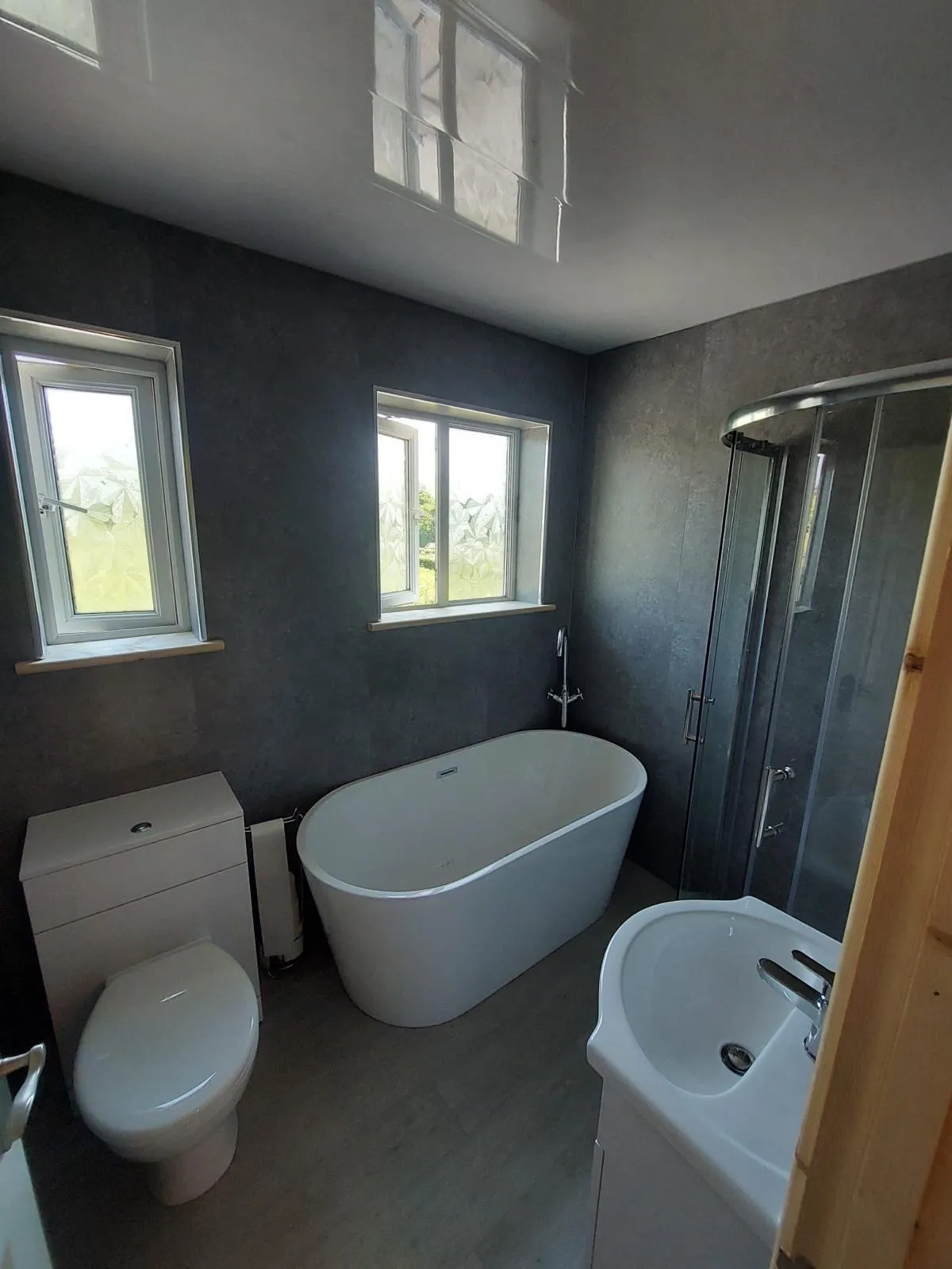 Freestanding bath with marble walls fitted in Tywyn